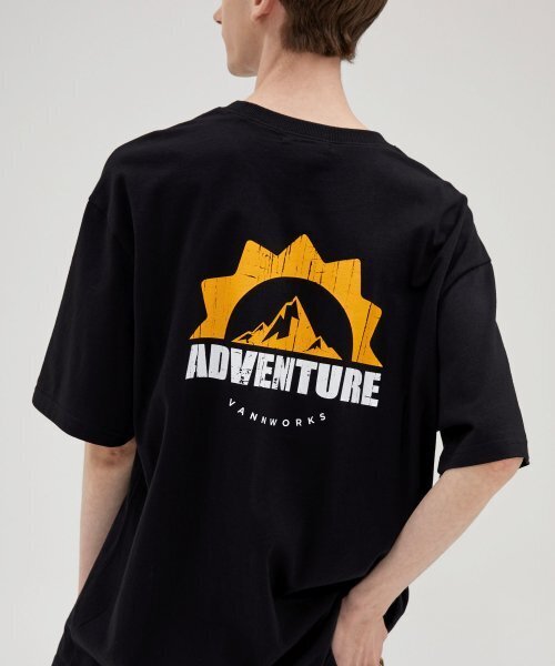 VANNWORKS(バンワークス)の「アドベンチャー オーバーサイズ 半袖Tシャツ (VNCTS209) ブラック(Tシャツ/カットソー・レディース・その他・LARGE/MEDIUM/SMALL/X-LARGE/XX-LARGE)」の1枚目の写真