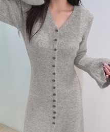 Vネックニットロングワンピース
