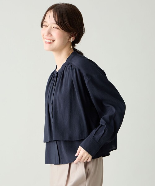 ANY(エニィ)の「ラッフルクロップドシャツ(シャツ/ブラウス・レディース・ライトイエロー系/アイボリー系/ネイビー系・X-LARGE)」の22枚目の写真