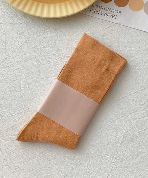 VIBGYOR(ヴィブジョー)の「oshipic/推し活 推し色で選べる 推し色コーデにぴったり くすみカラー靴下 S0030(ソックス/靴下・レディース・グレイッシュベージュ/アイボリー/グリーン/ブルー/オレンジ/ホワイト/カーキ/グレー/パープル/ブラック/ピンク・FREE)」の2枚目の写真