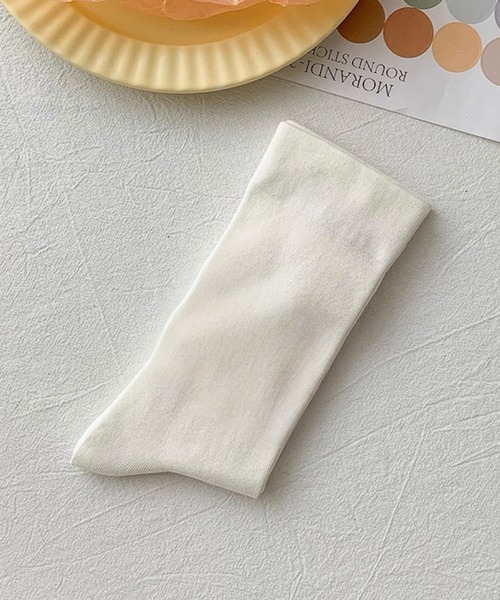 VIBGYOR(ヴィブジョー)の「oshipic/推し活 推し色で選べる 推し色コーデにぴったり くすみカラー靴下 S0030(ソックス/靴下・レディース・グレイッシュベージュ/アイボリー/グリーン/ブルー/オレンジ/ホワイト/カーキ/グレー/パープル/ブラック/ピンク・FREE)」の3枚目の写真