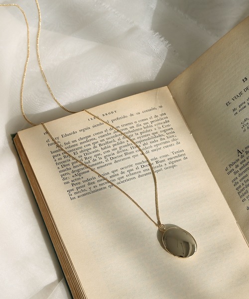 colleca la（コレカラ）の「オーバルロケットロングネックレス（ネックレス・レディース・ゴールド/シルバー・FREE）」の2枚目の写真