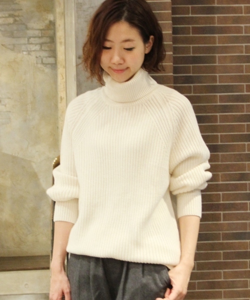 JOURNAL STANDARD（ジャーナルスタンダード）の「ラグラン畦 タートルプルオーバー#（ニット/セーター・レディース・ホワイト/ウッド/ネイビー・FREE）」の2枚目の写真