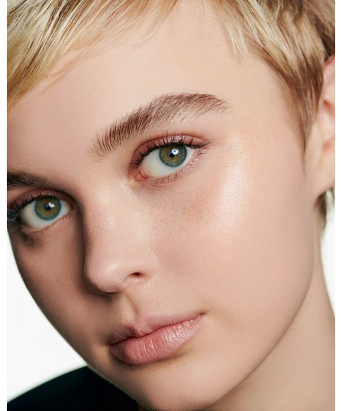 CHANEL(シャネル)の「ボーム エサンシエル フェイスカラー(限定ラッピング)(ハイライト/シェーディング・レディース・スカルプティング・FREE)」の6枚目の写真