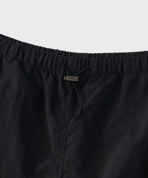 MUSINSA STANDARD WOMAN（ムシンサスタンダードウーマン）の「ウィメンズナイロンパラシュートスカート[ブラック]（スカート・レディース・その他・LARGE/MEDIUM/SMALL/X-SMALL）」の4枚目の写真