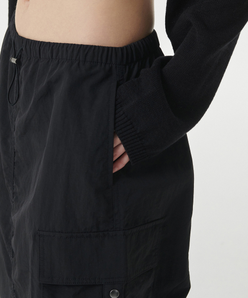 MUSINSA STANDARD WOMAN（ムシンサスタンダードウーマン）の「ウィメンズナイロンパラシュートスカート[ブラック]（スカート・レディース・その他・LARGE/MEDIUM/SMALL/X-SMALL）」の7枚目の写真