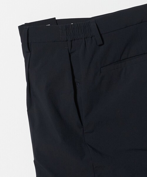 UNITED ARROWS（ユナイテッドアローズ）の「ウェザーコンフォート タフタ サイドシャーリング  スラックス 撥水 ストレッチ（その他パンツ・メンズ・ネイビー・M/L/XL/S）」の9枚目の写真