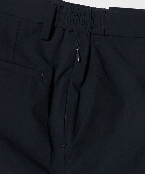 UNITED ARROWS（ユナイテッドアローズ）の「ウェザーコンフォート タフタ サイドシャーリング  スラックス 撥水 ストレッチ（その他パンツ・メンズ・ネイビー・M/L/XL/S）」の12枚目の写真
