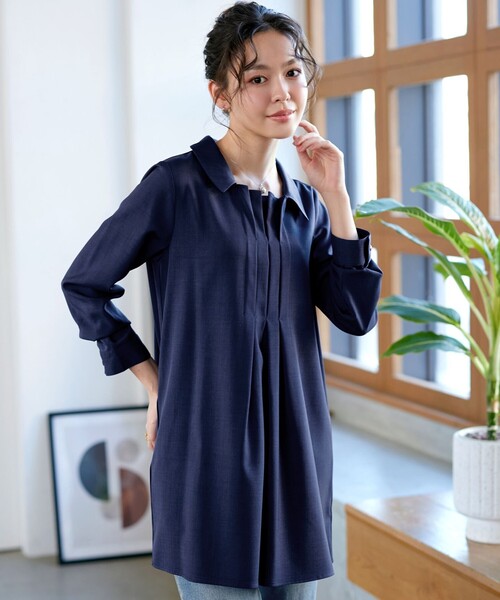 Tiaclasse（ティアクラッセ）の「フロントタックシャツチュニック（シャツ/ブラウス・レディース・ネイビー/ピンク/グレイッシュベージュ/サックスブルー・XL/XXL）」の2枚目の写真
