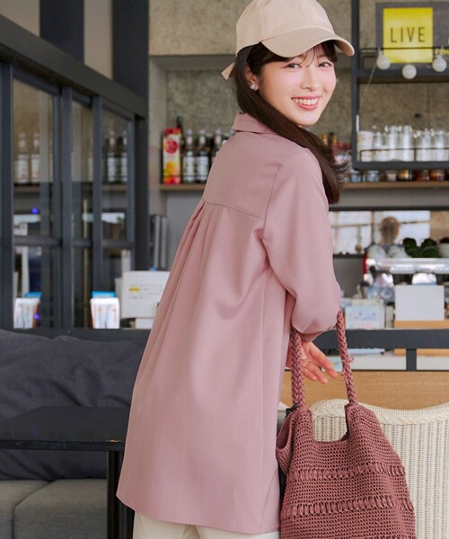 Tiaclasse（ティアクラッセ）の「フロントタックシャツチュニック（シャツ/ブラウス・レディース・ネイビー/ピンク/グレイッシュベージュ/サックスブルー・XL/XXL）」の22枚目の写真