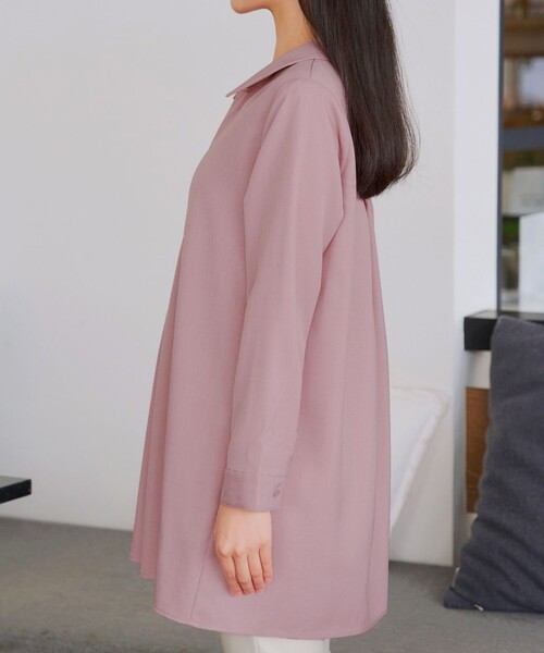 Tiaclasse（ティアクラッセ）の「フロントタックシャツチュニック（シャツ/ブラウス・レディース・ネイビー/ピンク/グレイッシュベージュ/サックスブルー・XL/XXL）」の8枚目の写真