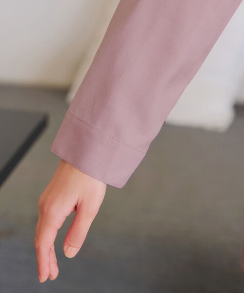 Tiaclasse（ティアクラッセ）の「フロントタックシャツチュニック（シャツ/ブラウス・レディース・ネイビー/ピンク/グレイッシュベージュ/サックスブルー・XL/XXL）」の11枚目の写真