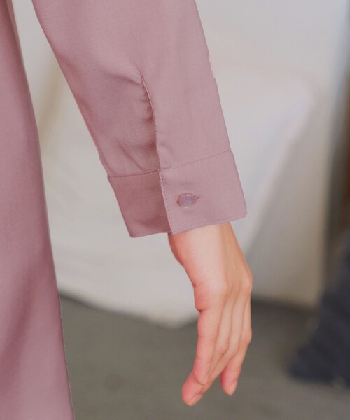 Tiaclasse（ティアクラッセ）の「フロントタックシャツチュニック（シャツ/ブラウス・レディース・ネイビー/ピンク/グレイッシュベージュ/サックスブルー・XL/XXL）」の12枚目の写真