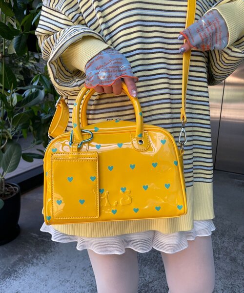 HELLO.SANFRANCISCO（ハローサンフランシスコ）の「【HELLO.SANFRANCISCO/ハローサンフランシスコ】ハートプリントエナメルミニボストンBAG（ボストンバッグ・レディース・イエロー/ホワイト/ピンク・ONE SIZE）」の3枚目の写真