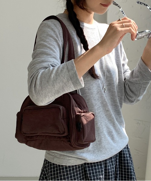 FINEnough(ファインナフ)の「ボストンカレッジショルダーバッグ/アウトポケットハンドルバッグ(ショルダーバッグ・レディース・グレー/カーキ/ブラック/ブラウン・FREE)」の3枚目の写真