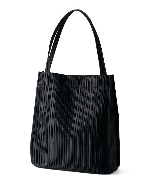 IEDIT（イディット）の「ＩＥＤＩＴ　プリーツ遣いの縦型トートバッグ〈ブラック〉（トートバッグ・レディース・ブラック・ONE SIZE）」の2枚目の写真