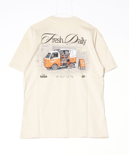 NIKE（ナイキ）の「ナイキ NIKE NSW LSE CAFE SWOOSH V S/S Tシャツ（Tシャツ/カットソー・メンズ・ホワイト/ブルーグレー/サンドグレー・LL/3L/S/M/L）」の12枚目の写真