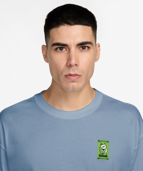 NIKE（ナイキ）の「ナイキ NIKE NSW LSE CAFE SWOOSH V S/S Tシャツ（Tシャツ/カットソー・メンズ・ホワイト/ブルーグレー/サンドグレー・LL/3L/S/M/L）」の7枚目の写真