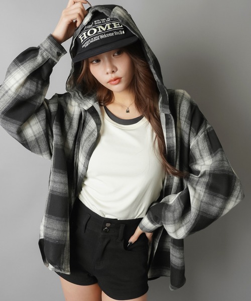 SPINNS（スピンズ）の「フード付きオーバーサイズチェックシャツ（シャツ/ブラウス・レディース・ブラック/ブラウン/ネイビー・ONESIZE）」の4枚目の写真