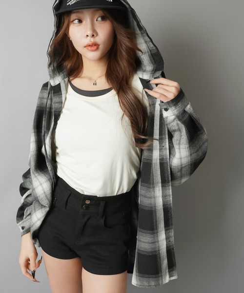 SPINNS（スピンズ）の「フード付きオーバーサイズチェックシャツ（シャツ/ブラウス・レディース・ブラック/ブラウン/ネイビー・ONESIZE）」の8枚目の写真