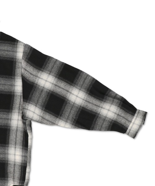 SPINNS（スピンズ）の「フード付きオーバーサイズチェックシャツ（シャツ/ブラウス・レディース・ブラック/ブラウン/ネイビー・ONESIZE）」の17枚目の写真