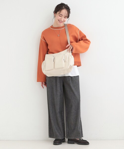SHOO・LA・RUE(シューラルー)の「【撥水】ダブルポケットショルダーバッグ(ショルダーバッグ・レディース・ブラック/アイボリー/ダークグレー・00)」の5枚目の写真