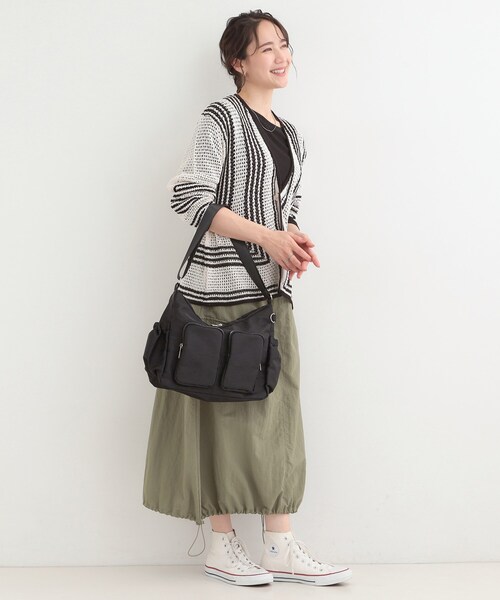 SHOO・LA・RUE(シューラルー)の「【撥水】ダブルポケットショルダーバッグ(ショルダーバッグ・レディース・ブラック/アイボリー/ダークグレー・00)」の7枚目の写真