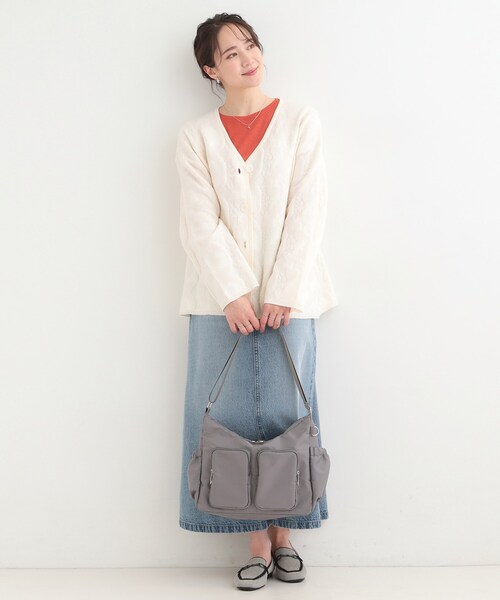 SHOO・LA・RUE(シューラルー)の「【撥水】ダブルポケットショルダーバッグ(ショルダーバッグ・レディース・ブラック/アイボリー/ダークグレー・00)」の9枚目の写真