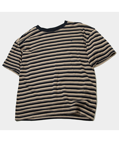 SOMEPLACE MAN(サムプレイス・マン)の「マルチミックス配色ストライプロゴ刺繍ラウンドネック半袖Tシャツ_4COLOR(Tシャツ/カットソー・メンズ・レッド/ベージュ/ピンク/グリーン・FREE)」の2枚目の写真