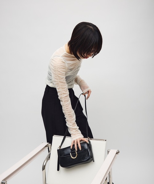 TONER(トナー)の「フラップ金具ミニショルダーバッグ/ロゴプレート付き(ショルダーバッグ・レディース・レッド/ブラック・FREE)」の9枚目の写真