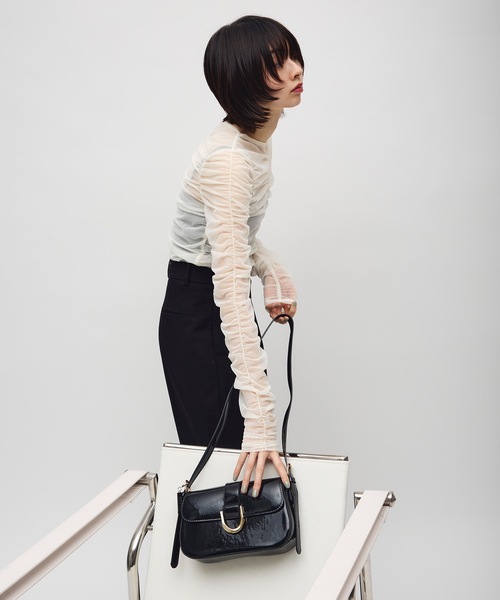 TONER(トナー)の「フラップ金具ミニショルダーバッグ/ロゴプレート付き(ショルダーバッグ・レディース・レッド/ブラック・FREE)」の10枚目の写真