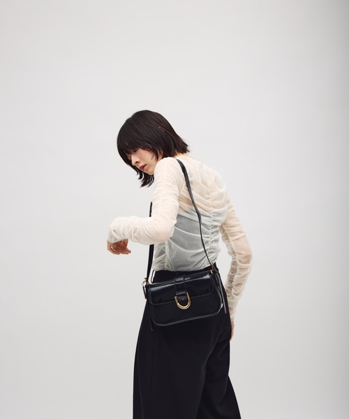 TONER(トナー)の「フラップ金具ミニショルダーバッグ/ロゴプレート付き(ショルダーバッグ・レディース・レッド/ブラック・FREE)」の11枚目の写真