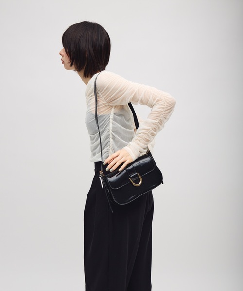 TONER(トナー)の「フラップ金具ミニショルダーバッグ/ロゴプレート付き(ショルダーバッグ・レディース・レッド/ブラック・FREE)」の13枚目の写真