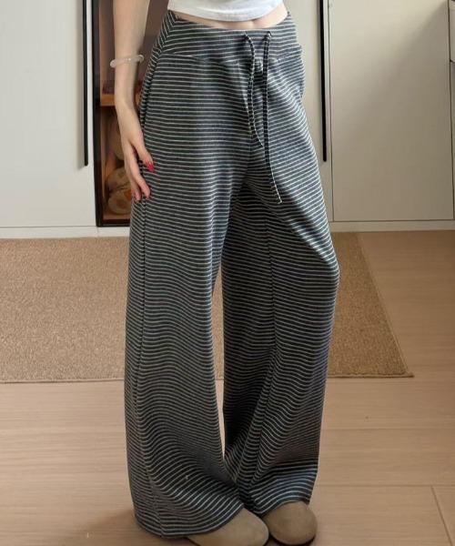 Teem Store(チームストア)の「リラックスボーダーワイドストレートスウェットパンツ イージーパンツ(その他パンツ・レディース・ダークグレー/ホワイト/グレー/ブラック・L/M)」の4枚目の写真