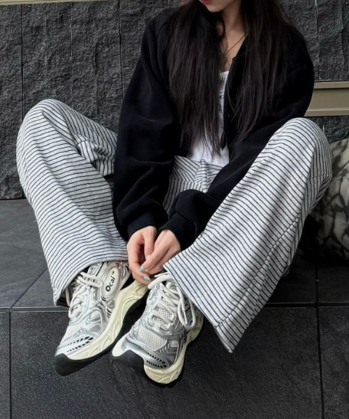 Teem Store(チームストア)の「リラックスボーダーワイドストレートスウェットパンツ イージーパンツ(その他パンツ・レディース・ダークグレー/ホワイト/グレー/ブラック・L/M)」の7枚目の写真
