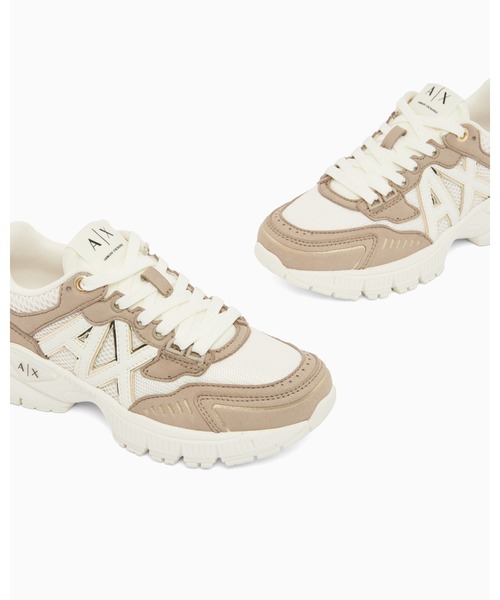 ARMANI EXCHANGE(アルマーニエクスチェンジ)の「【A|X アルマーニ エクスチェンジ】AXロゴ レースアップスニーカー(ZOZO限定カラー含)(スニーカー・レディース・ホワイト×ゴールド/ベージュ・38/37/36/35/39)」の1枚目の写真
