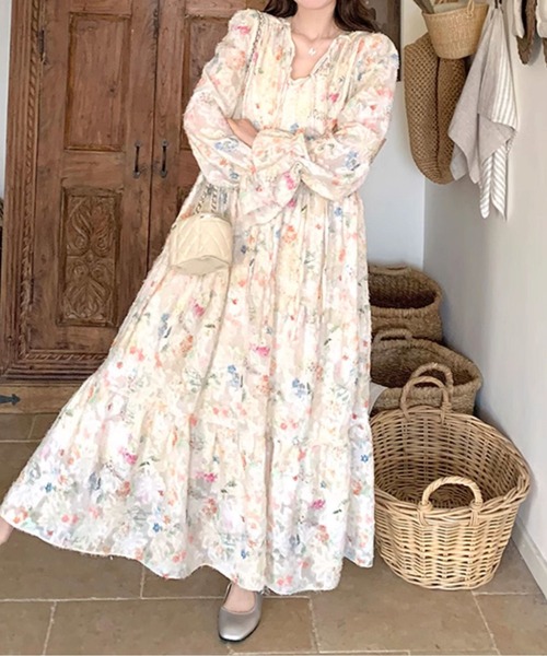LUCPY(ラクピー)の「フラワープリントVネックロングワンピース(ワンピース・レディース・ピンク・MEDIUM/SMALL/X-LARGE/LARGE)」の2枚目の写真