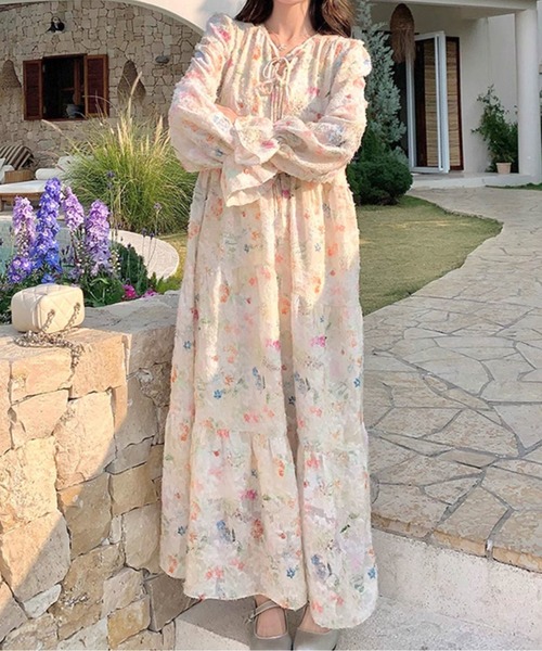 LUCPY(ラクピー)の「フラワープリントVネックロングワンピース(ワンピース・レディース・ピンク・MEDIUM/SMALL/X-LARGE/LARGE)」の3枚目の写真