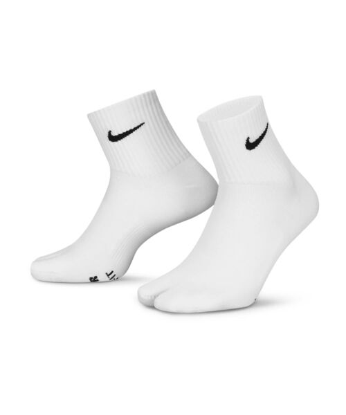 NIKE(ナイキ)の「ナイキ エブリデイ プラス ライトウェイト アンクル スプリットトゥ ソックス / Nike Everyday Plus Lightweight Ankle Split-Toe Socks DV9475-100 White(ソックス/靴下・メンズ・ホワイト・27-29/21-23/23-25/25-27)」の2枚目の写真