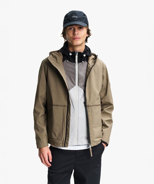 AIGLE(エーグル)の「GORE-TEX ゴアテックス 防風 防水 透湿 2レイヤー ライトウェイト ショートフーデッドジャケット(マウンテンパーカー・メンズ・ブラウン/ブラック・L/M/S/XL)」の13枚目の写真