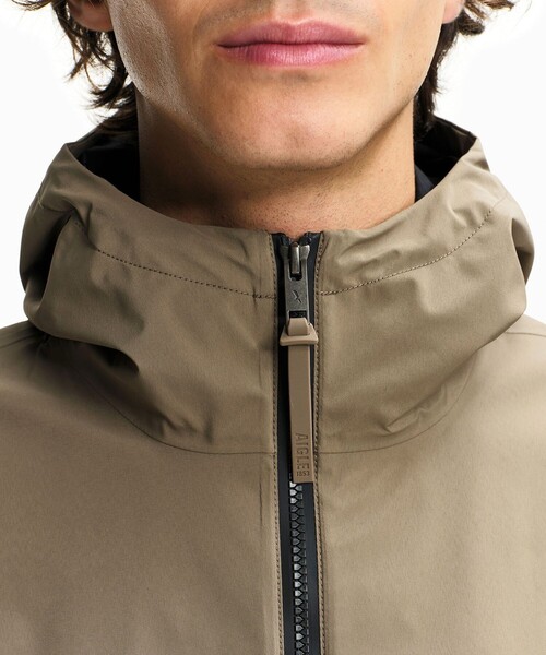 AIGLE(エーグル)の「GORE-TEX ゴアテックス 防風 防水 透湿 2レイヤー ライトウェイト ショートフーデッドジャケット(マウンテンパーカー・メンズ・ブラウン/ブラック・L/M/S/XL)」の15枚目の写真