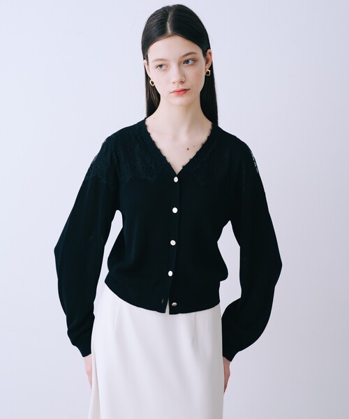 SELFIST（セルフィスト）の「レースショルダーニットカーディガン（ニット/セーター・レディース・ブラック系その他/オフホワイト/ブラック・フリー）」の2枚目の写真