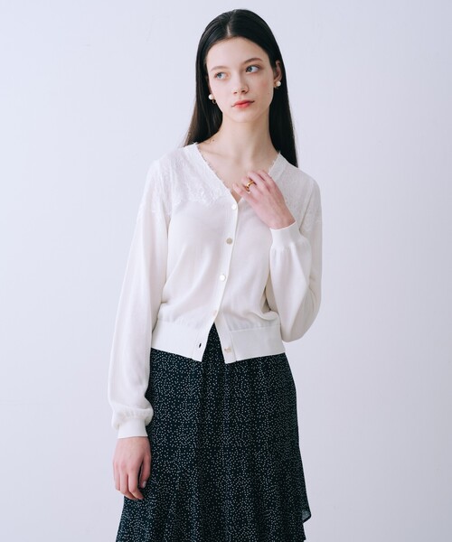 SELFIST（セルフィスト）の「レースショルダーニットカーディガン（ニット/セーター・レディース・ブラック系その他/オフホワイト/ブラック・フリー）」の5枚目の写真