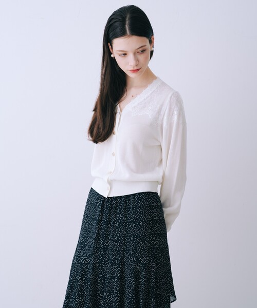 SELFIST（セルフィスト）の「レースショルダーニットカーディガン（ニット/セーター・レディース・ブラック系その他/オフホワイト/ブラック・フリー）」の6枚目の写真