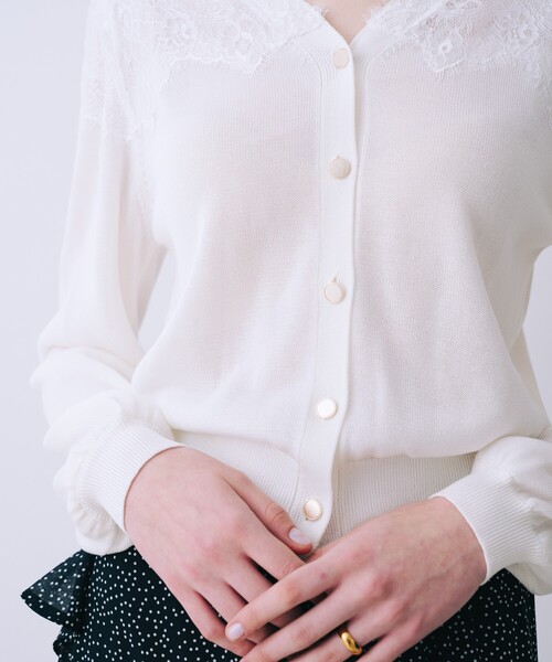 SELFIST（セルフィスト）の「レースショルダーニットカーディガン（ニット/セーター・レディース・ブラック系その他/オフホワイト/ブラック・フリー）」の9枚目の写真