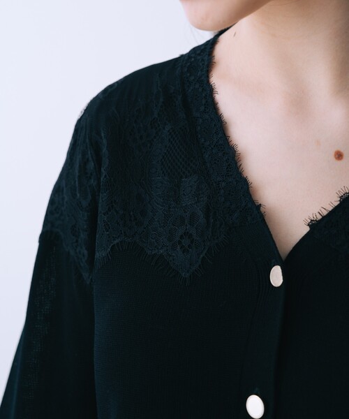 SELFIST（セルフィスト）の「レースショルダーニットカーディガン（ニット/セーター・レディース・ブラック系その他/オフホワイト/ブラック・フリー）」の16枚目の写真