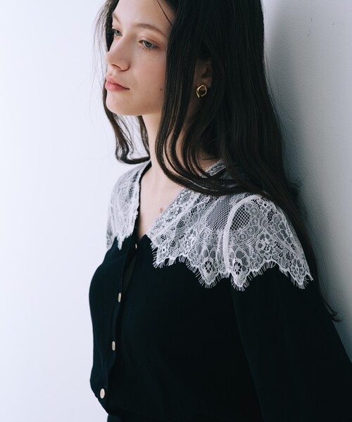 SELFIST（セルフィスト）の「レースショルダーニットカーディガン（ニット/セーター・レディース・ブラック系その他/オフホワイト/ブラック・フリー）」の4枚目の写真