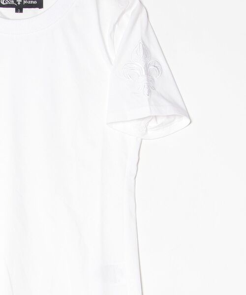 COOK JEANS(クックジーンズ)の「袖口ダガー刺繍Tシャツ(Tシャツ/カットソー・メンズ・ホワイト・MEDIUM/LARGE/X-LARGE/SMALL)」の2枚目の写真