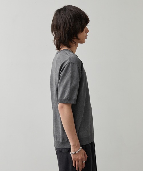 CALLNE(カルネ)の「【CALLNE】Henley-neck Summer Knit Short-sleeve Pullover / ヘンリーネックサマーニット半袖プルオーバー(接触冷感、UVカット)(Tシャツ/カットソー・メンズ・ブラック/チャコールグレー・L/M)」の6枚目の写真