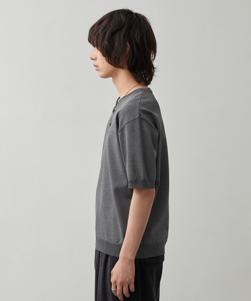 CALLNE(カルネ)の「【CALLNE】Henley-neck Summer Knit Short-sleeve Pullover / ヘンリーネックサマーニット半袖プルオーバー(接触冷感、UVカット)(Tシャツ/カットソー・メンズ・ブラック/チャコールグレー・L/M)」の8枚目の写真